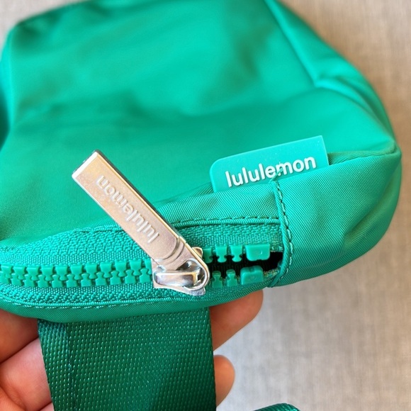 NWT 🍋 Emerald Ice Green LULULEMON ATHLETICA | Everywhere Belt Bag - Picture 7 of 11
